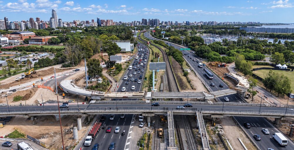 Trabajos y cierre parcial del tránsito en el Puente Labruna sobre la autopista Cantilo, en el barrio porteño de Núñez.