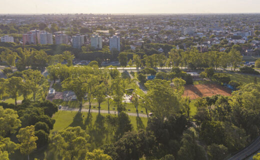 Vista aérea del Parque Sarmiento, en Saavedra, donde está prevista para este sábado la inauguración de un skatepark, un circuito pump track y una cancha de básquet 3x3.