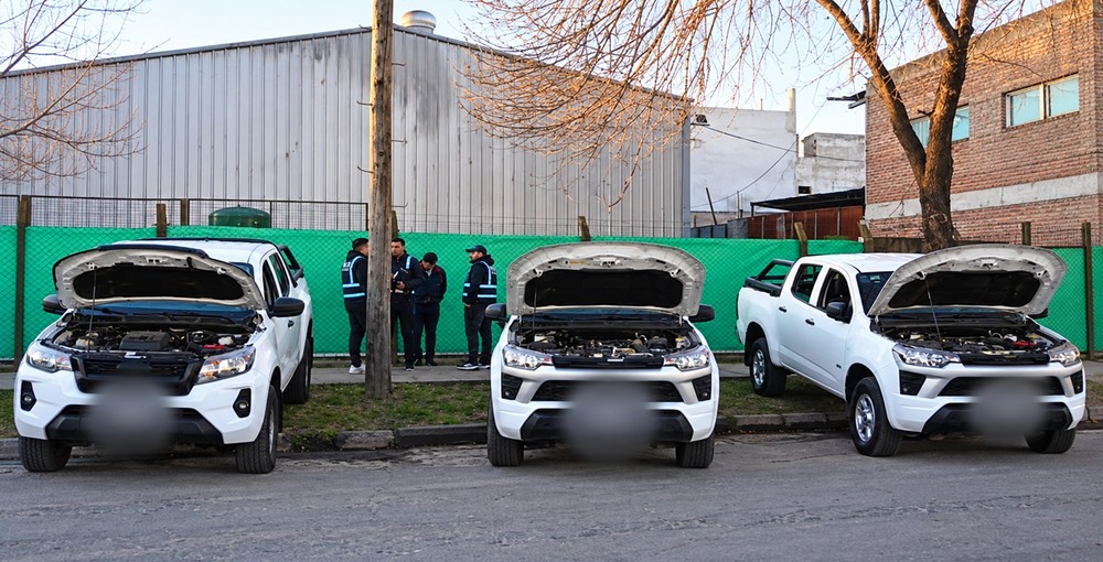 Recuperación de tres camionetas en Villa Soldati tras un pedido de alquiler falso, con intervención de la Policía de la Ciudad y el Anillo Digital.