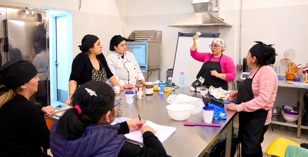 El centro de formación laboral de Villa Ortúzar ofrece capacitación en gastronomía, orientación y herramientas para ampliar las oportunidades de empleo de personas con discapacidad.