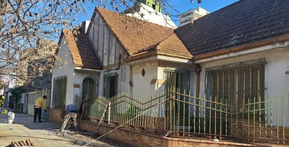 Chalet histórico de Campana 3406, en Villa del Parque, cuya preservación motiva una convocatoria vecinal ante el riesgo de demolición.