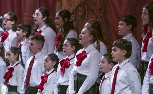 El Coro de Niños del Teatro Colón anuncia un concierto gratuito en la Casa de la Cultura de Buenos Aires, con canciones de Carlos Guastavino y María Elena Walsh.