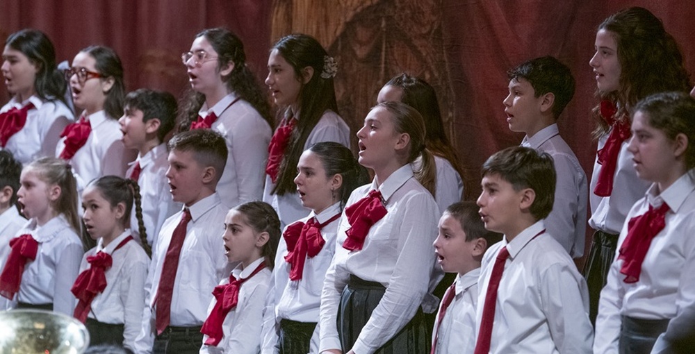 El Coro de Niños del Teatro Colón anuncia un concierto gratuito en la Casa de la Cultura de Buenos Aires, con canciones de Carlos Guastavino y María Elena Walsh.