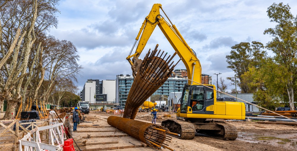 Avenida Lugones tendrá dos cortes totales durante el fin de semana del 16 al 18 de octubre por las obras del Anillo La Pampa, con reducción de calzada fuera de esos horarios.