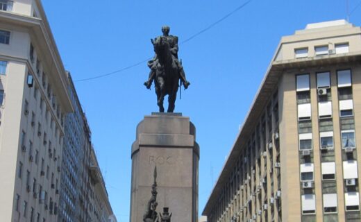 Monumento a Julio Argentino Roca en Diagonal Sur, Buenos Aires, una de las huellas porteñas del expresidente a 112 años de su fallecimiento.