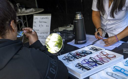 Más Servicios en tu Barrio acerca trámites y prestaciones a plazas porteñas, con atención para la confección de anteojos.