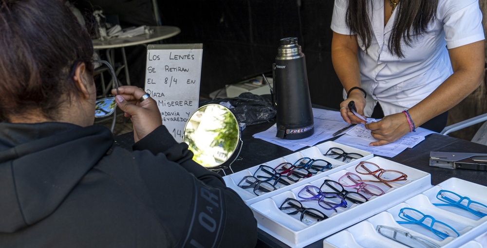 Más Servicios en tu Barrio acerca trámites y prestaciones a plazas porteñas, con atención para la confección de anteojos.