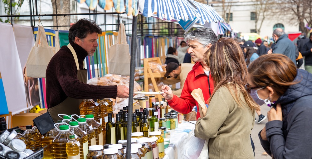 Nuevos Sabores llega a Plaza Arenales, en Villa Devoto, con gastronomía internacional y diseño el 17 y 18 de octubre, de 11 a 19, con entrada gratuita.