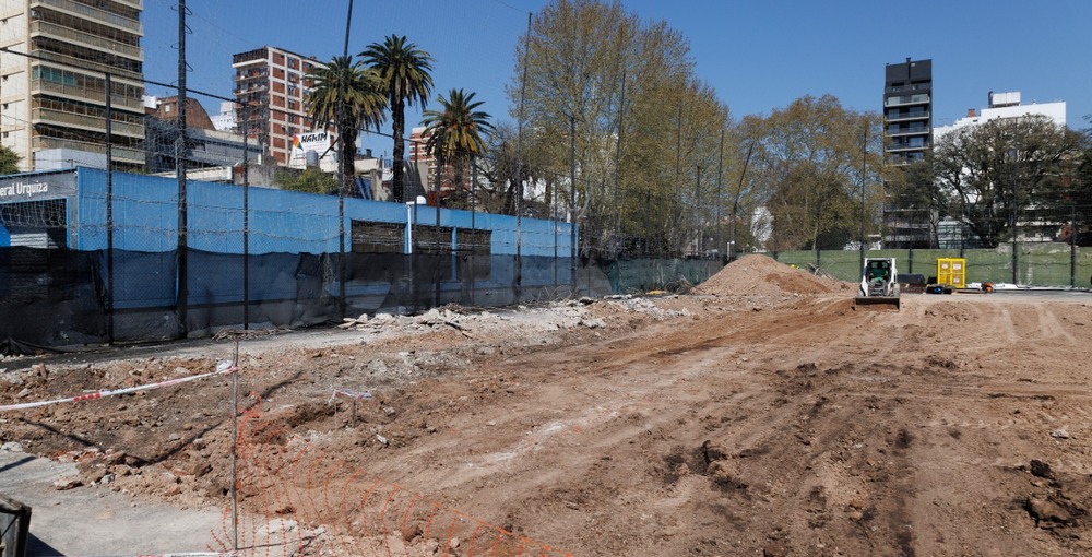 Obras del Parque Ferroviario Urquiza, que incorporará 5.920 metros cuadrados de superficie verde junto al tren Mitre y la cabecera del subte B en Villa Urquiza.