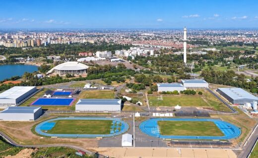 Vista aérea del Parque Olímpico de Villa Soldati, que incorporó una clínica de rehabilitación y un hotel para ampliar sus servicios deportivos y de alojamiento.