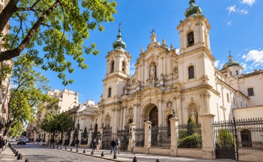 Una visita guiada gratuita invita a conocer la historia y el patrimonio de la Basílica y Convento de San Francisco de Asís, en Monserrat, el 2 de octubre.