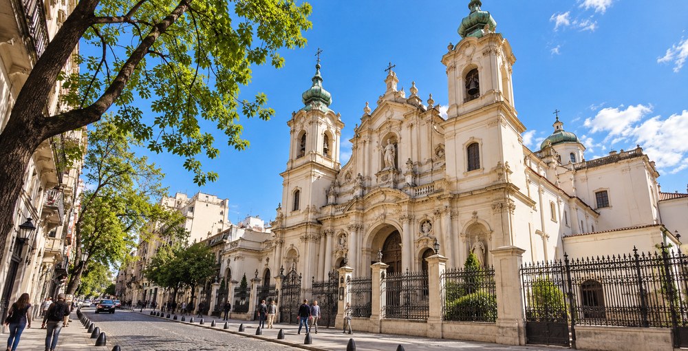 Una visita guiada gratuita invita a conocer la historia y el patrimonio de la Basílica y Convento de San Francisco de Asís, en Monserrat, el 2 de octubre.